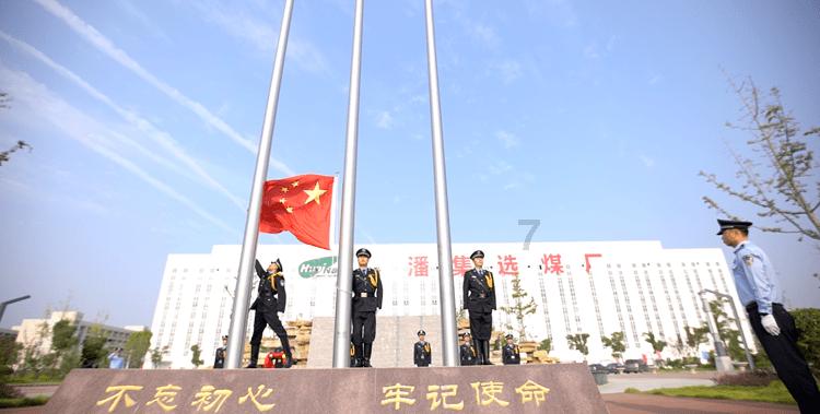 寒潮来袭,江西万安:积雪压垮顶棚,50万斤水果被成功抢运